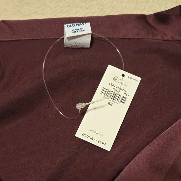 NWT Old Navy burgundy satin pajama set - 2X - Picture 3 of 3